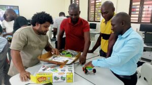 UniLicungo Capacita Professores para o uso de Kits de Ciências e Robótica no Campus Do Dondo